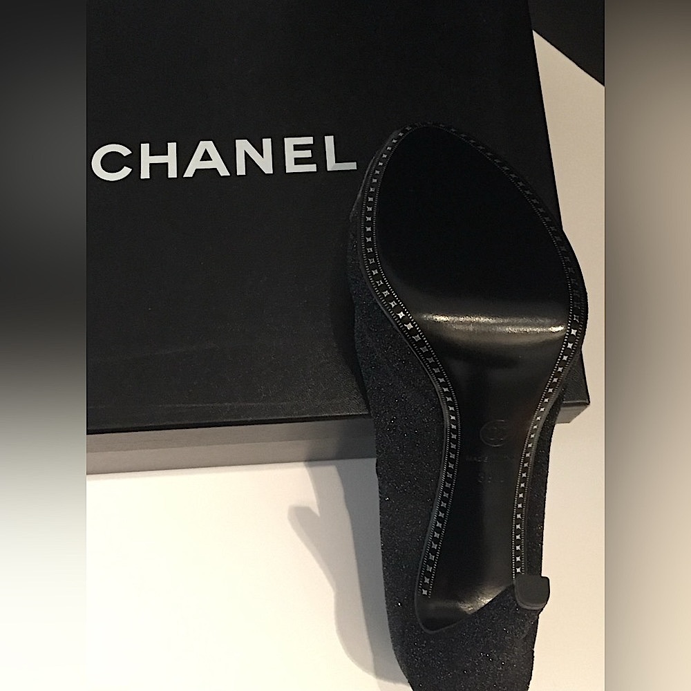Authentic Designer Chanel Pumps - Picture 3 of 6
